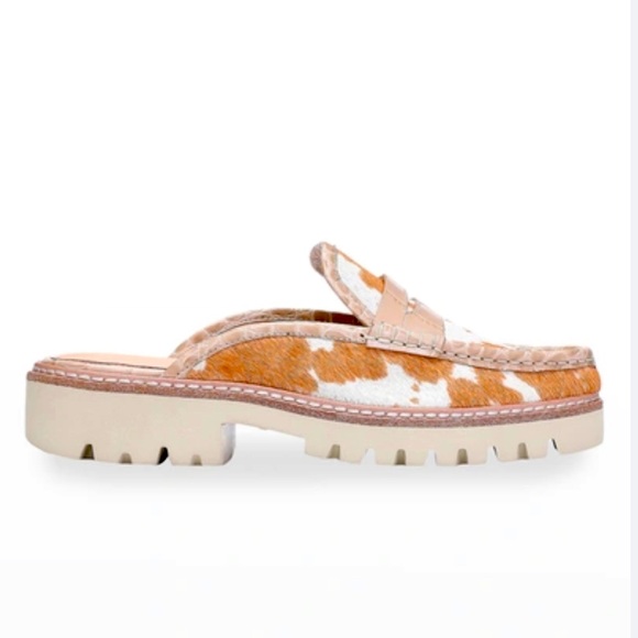 Donald J. Pliner Shoes - HILLIE MEMORY FOAM LUG-SOLE LOAFER MULES IN SAND